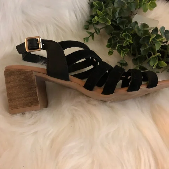 NEW Black suede Misty style Eric Michael heels - Picture 5 of 6